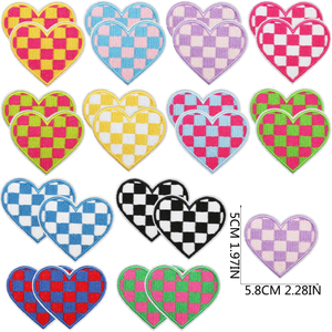 Parche de Chenilla Termoadhesivo 3D de Alta Calidad con Lentejuelas y Bordado de Corazón en PVC para Sombreros y Bolsos - Product Image 1