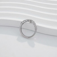 En Bague d'Honneur : Bague en Platine Pt950 Scintillante, Simple et Polyvalente, en Forme de V, avec Diamants de Laboratoire, pour Femme