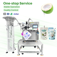 Machine d'emballage de poches de jus de coco naturel avec système d'alimentation par bouchon verseur pour fabricants de boissons