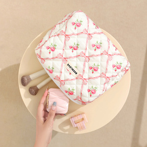 Beenlove Cosmetic Bag Quilted Floral Design Portable Makeup Case Travel Storage Organizer - Product Image 2
