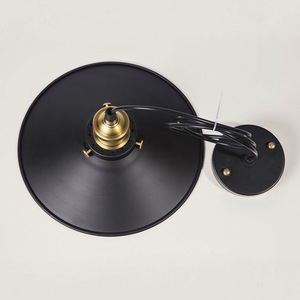 Art en fer noir, style industriel rétro, petite robe noire, lustre, café, bar, magasin de vêtements, commerce, usine - Product Image 2