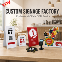 Fabricant de cartes de numéros de table en PVC personnalisées, cartes de table pliées en forme de L, panneaux de table découpés, présentoirs de comptoir POP avec votre logo
