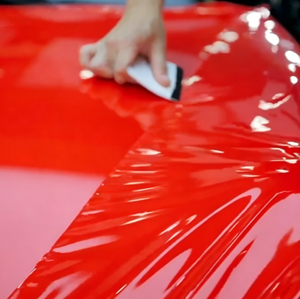 Película Protectora de Pintura (PPF) de Vinilo Rojo con Base de PET de 7.5mil, Autoregenerable, Antimanchas, Cambio de Color, para Talleres de Detallado de Automóviles - Product Image 3