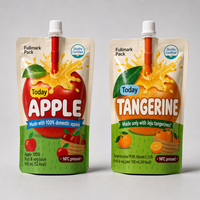 Pochette souple personnalisée de 100 ml avec bec verseur et bouchon à vis refermable pour l'emballage de jus de fruits frais en portion individuelle