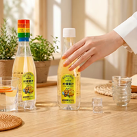 Honingdrank met natuurlijke honing en fruitsap, kant-en-klaar drankje