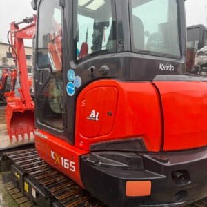 Mini-excavatrice sur chenilles Kubota KX165-5 d'occasion, 6 tonnes, d'origine japonaise, avec lame de bulldozer à rotation zéro, en bon état, à vendre. - Product Image 1