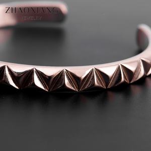Bracelets Joncs Classiques pour Femmes en Acier Inoxydable, Bijoux Tendance 2024, Bracelet en Titane pour Hommes – Vente en Gros - Product Image 3