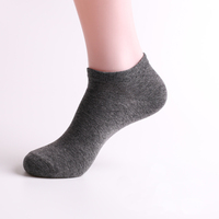 Vente en gros personnalisée Chaussettes d'été en coton et polyester pour hommes avec logo Chaussettes unisexes pour hommes d'affaires à coupe basse et à bas prix