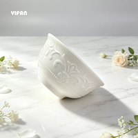 Service de table en porcelaine blanche à motif floral en relief, style vintage français, assiettes et bols en céramique, personnalisation du logo, vente en gros