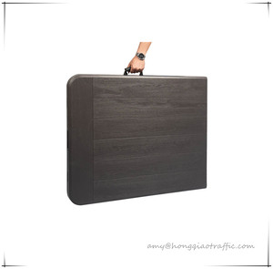 6FT 180CM mobili da esterno grano di legno <span class=keywords><strong>plastica</strong></span> pieghevole a metà <span class=keywords><strong>tavolo</strong></span> <span class=keywords><strong>grigio</strong></span> scuro Catering campeggio Picnic <span class=keywords><strong>tavolo</strong></span> pieghevole - Product Image 3