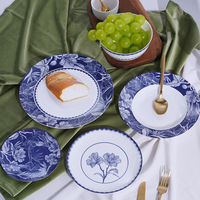 Assiettes rondes en céramique de luxe, bleu nordique et blanc, vaisselle en porcelaine à fleurs, ensemble d'assiettes à dîner, vaisselle en céramique pour mariage