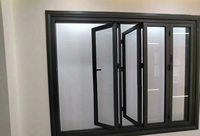 Fenêtre isolée extra large avec vue moderne et verre pour la maison, du sol au plafond, fenêtres sur mesure