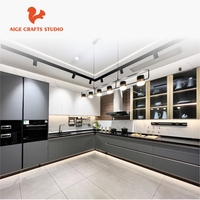Meubles de luxe sur mesure pour toute la maison, étagères de garde-manger en bois de luxe, rangements suspendus, armoires de cuisine
