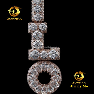 Pendentif vertical de luxe en argent 925 avec lettres initiales, serti de moissanite et de diamants, style hip-hop glacé, micro-pavé et sertissage griffe - Product Image 3
