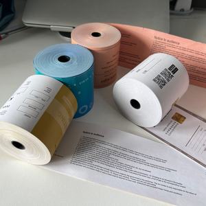 Rouleau de papier thermique pour caisse enregistreuse monocouche 80x80mm 57x40mm, directement de l'usine, 100% pâte de bois pour les reçus de point de vente, les distributeurs automatiques et les banques - Product Image 1