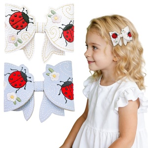 Barrette à cheveux en cuir PU brodée de coccinelle et de fleurs pour enfants, avec nœud, faite à la main, cadeau mignon - Product Image 1