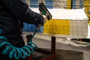 Adhésif de contact SBS en spray résistant à la chaleur et imperméable, colle caoutchouc haute performance pour la construction, le travail du bois, la marine, les bateaux et le métal - Product Image 3