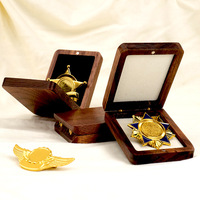 Boîte à médailles carrée en bois de noyer noir écologique, pour récompenses, pièces commémoratives militaires, rangement de bijoux, cadeau gravé