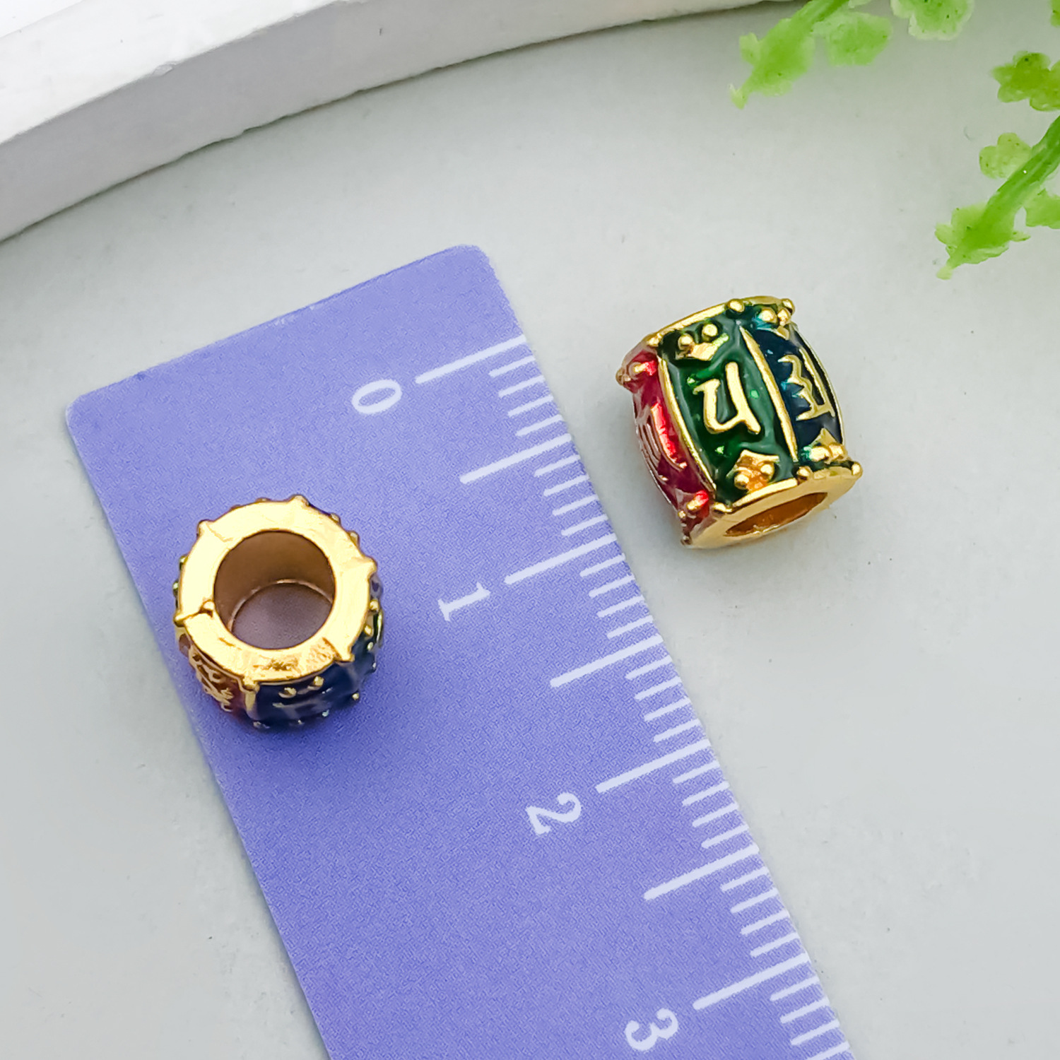 Gold Blue 9x9mm Hole 5mm 1.7g-22696