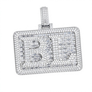 จี้เงินแท้ 925 ประดับโมอิสซาไนต์ทรงฮิปฮอป ดีไซน์ตัวอักษรแบบ Iced Out ได้รับการรับรองจาก GRA สำหรับทุกเพศ - Product Image 1