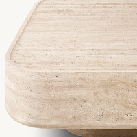 Table basse en pierre de design français RH VITOLO, plateau en travertin sculpté, base sculptée - Meuble de salon durable pour la maison