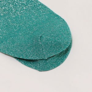 Chaussettes tendance en coton coloré pour jeunes femmes, avec fil argenté jacquard personnalisé, bordure respirante et brillante - Product Image 6