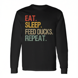 Eat Sleep Feed Ducks Repeat - Camiseta de manga larga con diseño vintage de criador de patos - Product Image 2