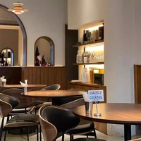 Ensemble de tables et chaises de restaurant modernes en bois massif pour salons de club, tables hautes et chaises, et ensembles de tables et chaises pour salons de manucure