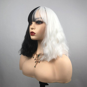 วิกผมยาวหยิกสไตล์คนดัง ยูโร-อเมริกัน สีดำขาว สำหรับคอสเพลย์ Cruella ในวันฮาโลวีน ปรับขนาดได้ ทนความร้อน - Product Image 3