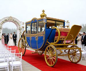 Voiture électrique royale blanche de haute qualité, personnalisée en usine, <span class=keywords><strong>transport</strong></span> nostalgique - Product Image 5