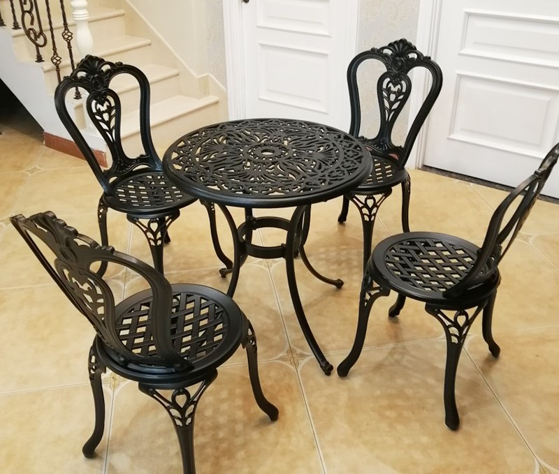 4 Crown Chairs + 68cm Phoenix Table