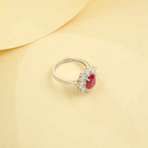 Anillo de Rubí y Diamantes de Lujo Discreto, Brillo Transparente, Artesanía Exquisita, Estilo de Lujo Discreto, Versátil para Toda Ocasión - Product Image 4