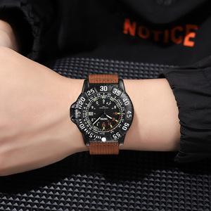 Reloj de Cuarzo de Lujo para Hombre con Pantalla de Agujas, Resistencia al Agua de 30 Metros, Función de Calendario y Correa de Acero Inoxidable - Product Image 5