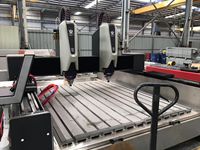Routeurs CNC multi-têtes pour la gravure de pierres tombales