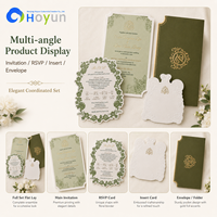 Carte personnalisée avec logo en relief, motifs en relief, carte et mise en page personnalisables, adaptées à votre thème de mariage