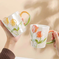 Tasse à tulipes créative dessinée à la main avec une esthétique élevée, tasse en céramique de style Instagram avec un design de niche, tasse à boire, tasse à café