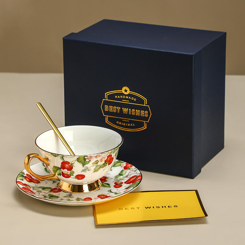 Strawberry single cup, dish and spoon gift box