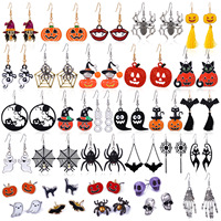 Anting-anting tengkorak, laba-laba, labu, dan kelelawar berbahan paduan seng berlapis elektro untuk pesta malam seram wanita, seri Halloween.