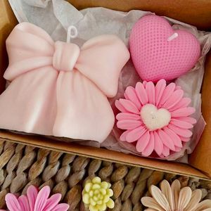Lindo juego de regalo de velas de 3 piezas con forma de lazo, corazón y margarita, vela aromática, decoración de mesa para el hogar, regalo de recuerdo de cumpleaños - Product Image 3