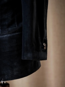<span class=keywords><strong>Costume</strong></span> <span class=keywords><strong>homme</strong></span> <span class=keywords><strong>en</strong></span> velours marine à simple boutonnage, coupe ajustée, col cranté, imprimé par transfert thermique, idéal pour le quotidien et les affaires. - Product Image 6