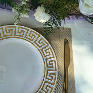 Assiettes de présentation élégantes en plastique argenté et rouge pour mariages et décorations de Noël – <span class=keywords><strong>Vaisselle</strong></span> en gros à prix abordable - Product Image 4