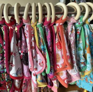 Caja Sorpresa para Bebé con Peluche Suave, Patrones Aleatorios de Animales y Flores, Baberos de Fibra de Bambú para Niños y Niñas - Product Image 2