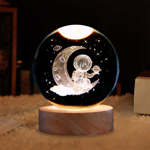 Lámpara LED inalámbrica Cristal 3D LED Grabado Bola Luz nocturna Cristales tallados Lámparas de mesa Cubo <span class=keywords><strong>con</strong></span> base de lámpara Luces nocturnas de madera - Product Image 4