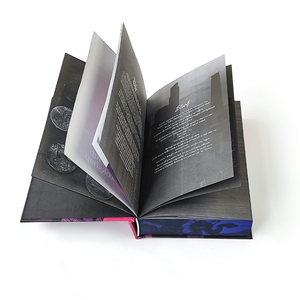 Impression de livres reliés en édition spéciale de luxe personnalisée avec bords pulvérisés, jaquette et estampage à chaud doré pour romans - Product Image 1