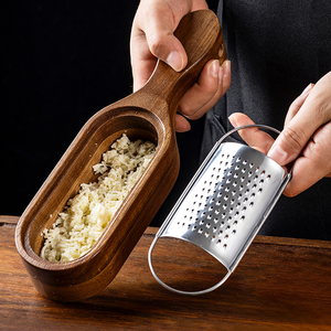Rallador de Queso Desmontable de Acero Inoxidable Duradero con Contenedor de Madera, Rallador Multifuncional de Queso y Vegetales - Product Image 3