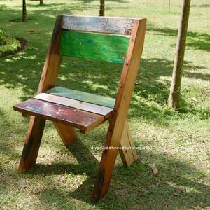 La chaise individuelle élégante SL présente la couleur naturelle du bois de bateau recyclé, idéale pour une utilisation en intérieur et en extérieur. - Product Image 5