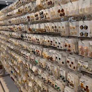 יוקרה 18 קארט מצופה זהב 18 קראט סט תכשיטים אופנתיים צמיד טבעת עגילים עם עיצוב פרח בר מזל - Product Image 1