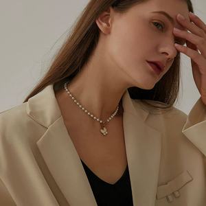 Nouveau Collier Pendentif Papillon en Acier Inoxydable Poli Miroir Anti-ternissement avec Chaîne de Perles, Vente en Gros Personnalisée - Product Image 3