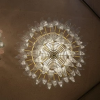 Lustre à trois niveaux en verre de Murano soufflé à la main transparent et ferrures en laiton