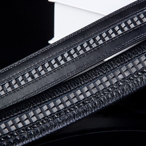 <span class=keywords><strong>Cintura</strong></span> in pelle smerigliata da <span class=keywords><strong>uomo</strong></span> di lusso di fascia alta con fibbia automatica, logo personalizzabile - Product Image 4